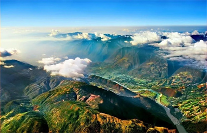 跟著怒江小編一起走進(jìn)我國(guó)最神秘的河流—怒江，從仙境通往人間！